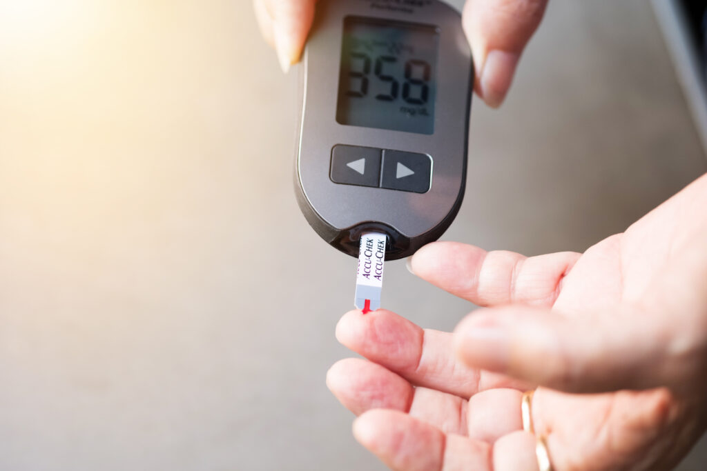 old women checks the amount of sugar in the blood.